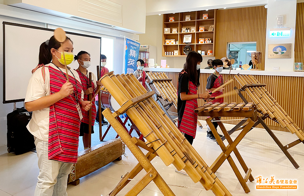 奎輝國小傳統泰雅打擊樂隊曾多次獲得比賽獎項肯定，孩子們的演奏讓大家都十分驚艷！