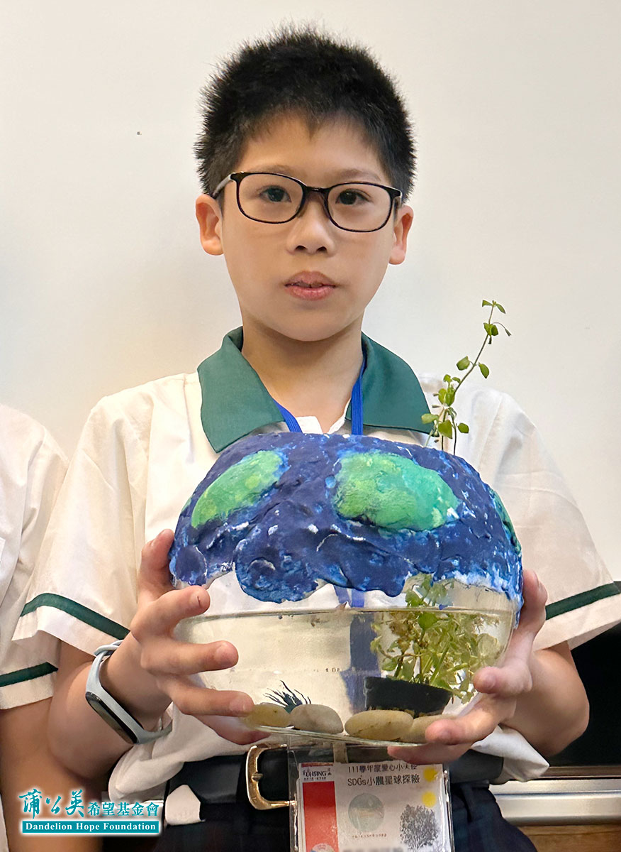 ▲模型傳遞魚菜共生、循環永續理念，外層還有學生親手捏製的黏土地球。